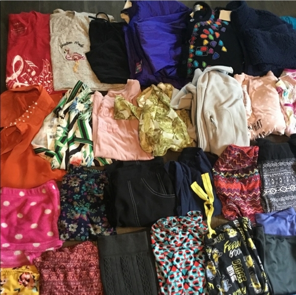 MEGA BUNDLE WOMENS RESELL LOT NAME BRAND DESIGNER - Picture 2 of 9